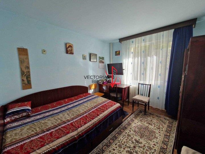 Basarabia, Chisinau, apartament 3 camere decomandate, et. 2, bloc 1978, 62 mp