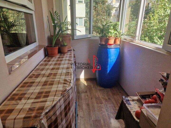 Basarabia, Chisinau, apartament 3 camere decomandate, et. 2, bloc 1978, 62 mp