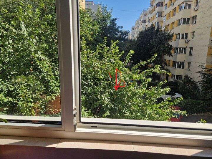 Basarabia, Chisinau, apartament 3 camere decomandate, et. 2, bloc 1978, 62 mp